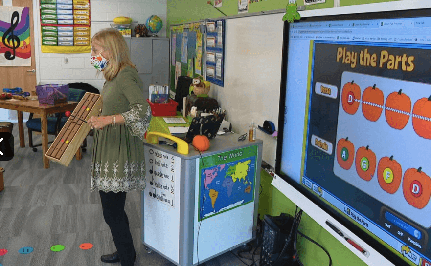 Image of Melody McGarrahan using Quaver's Play the Parts screen