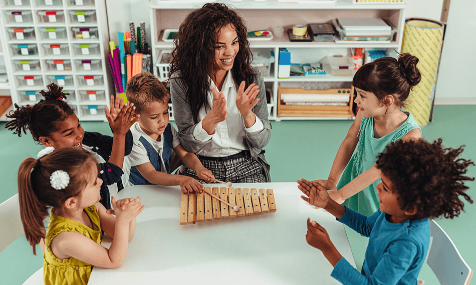 teacher and young learns clapping hands during a Quaver Pre-K interactive lesson